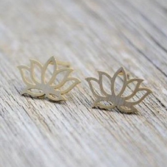 💐NWT Lotus Flower Earrings/Studs - Picture 4 of 4